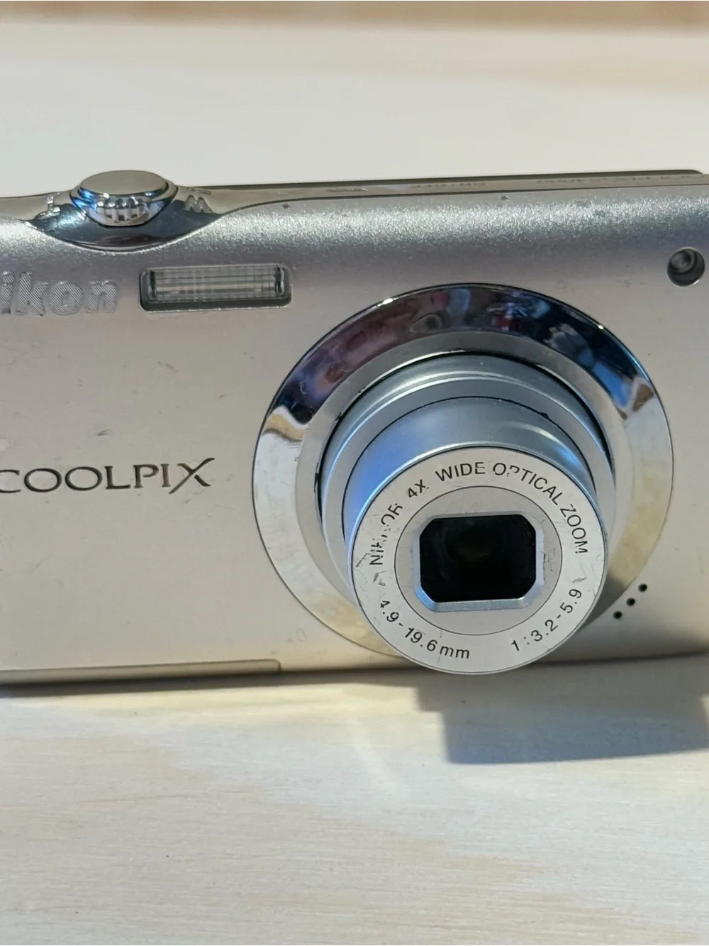 Nikon Coolpix S4000 Silver 12.0MP Digital Camera BROKEN LENS ERROR Read Info Blw